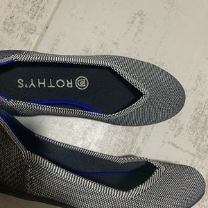 Rothys size 7 flat